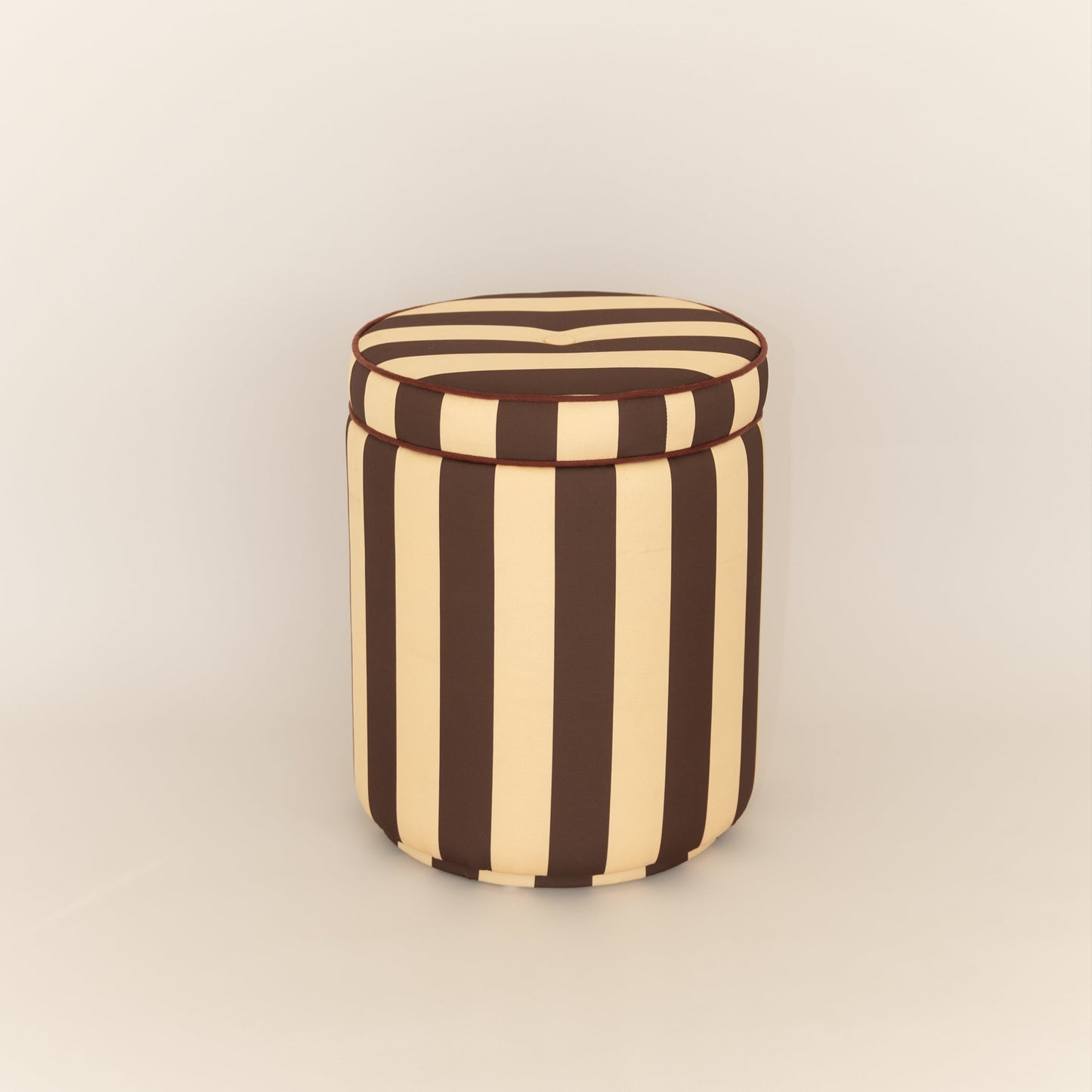 Pouf Listrado Champanhe & Cacau