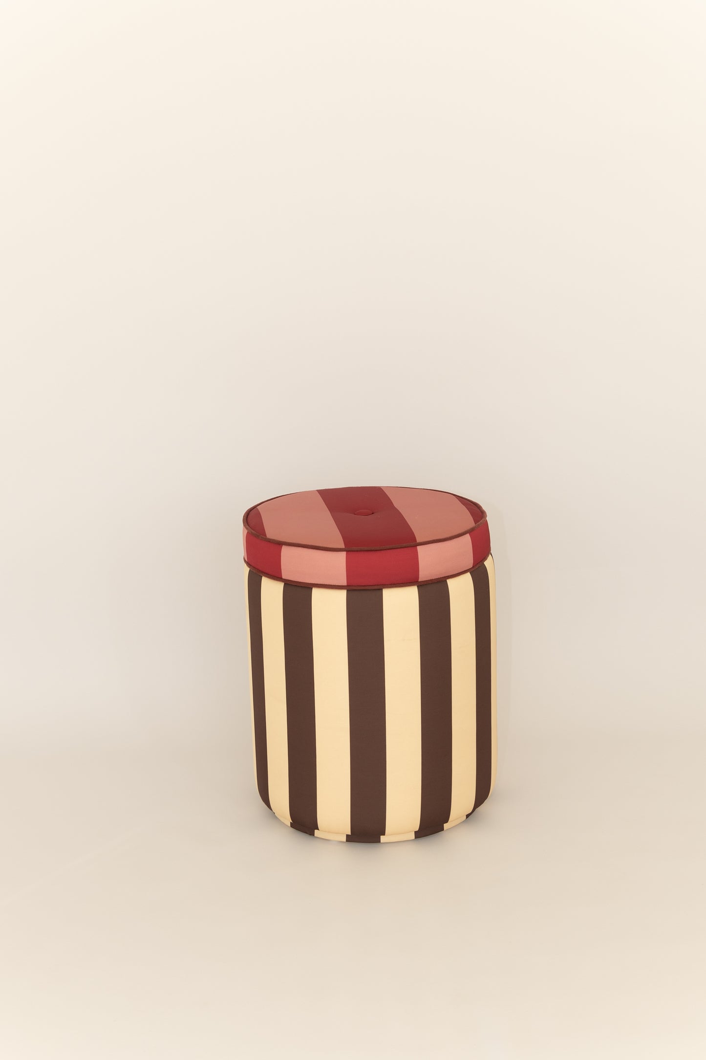 Pouf Listrado Champanhe & Cacau