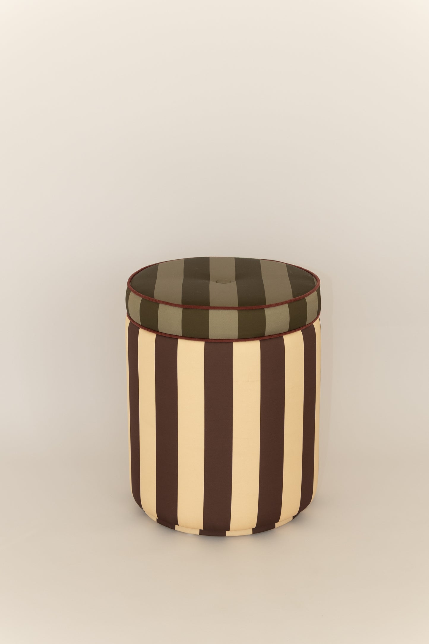 Pouf Listrado Champanhe & Cacau