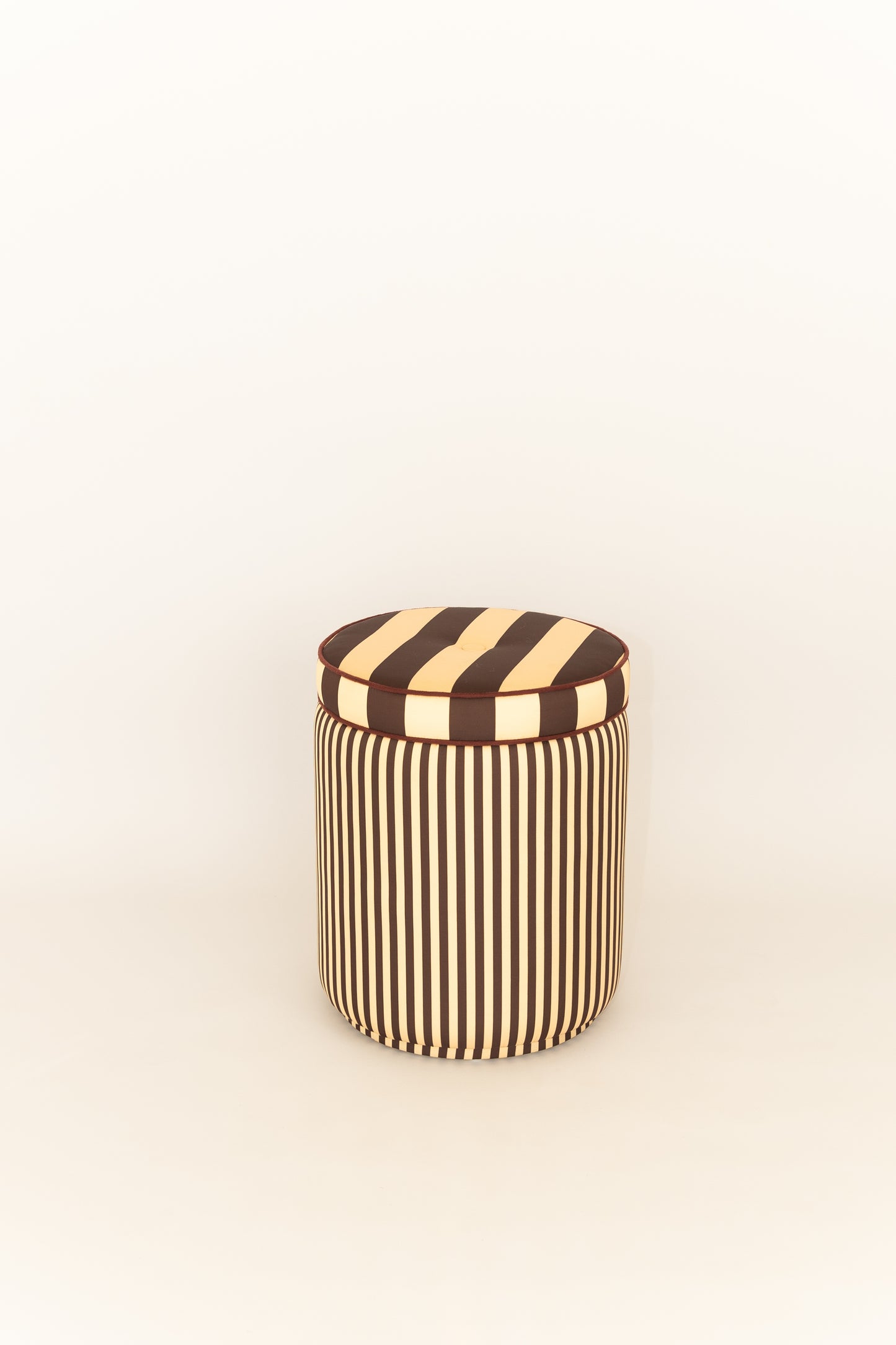 Pouf Listrado Champanhe & Cacau