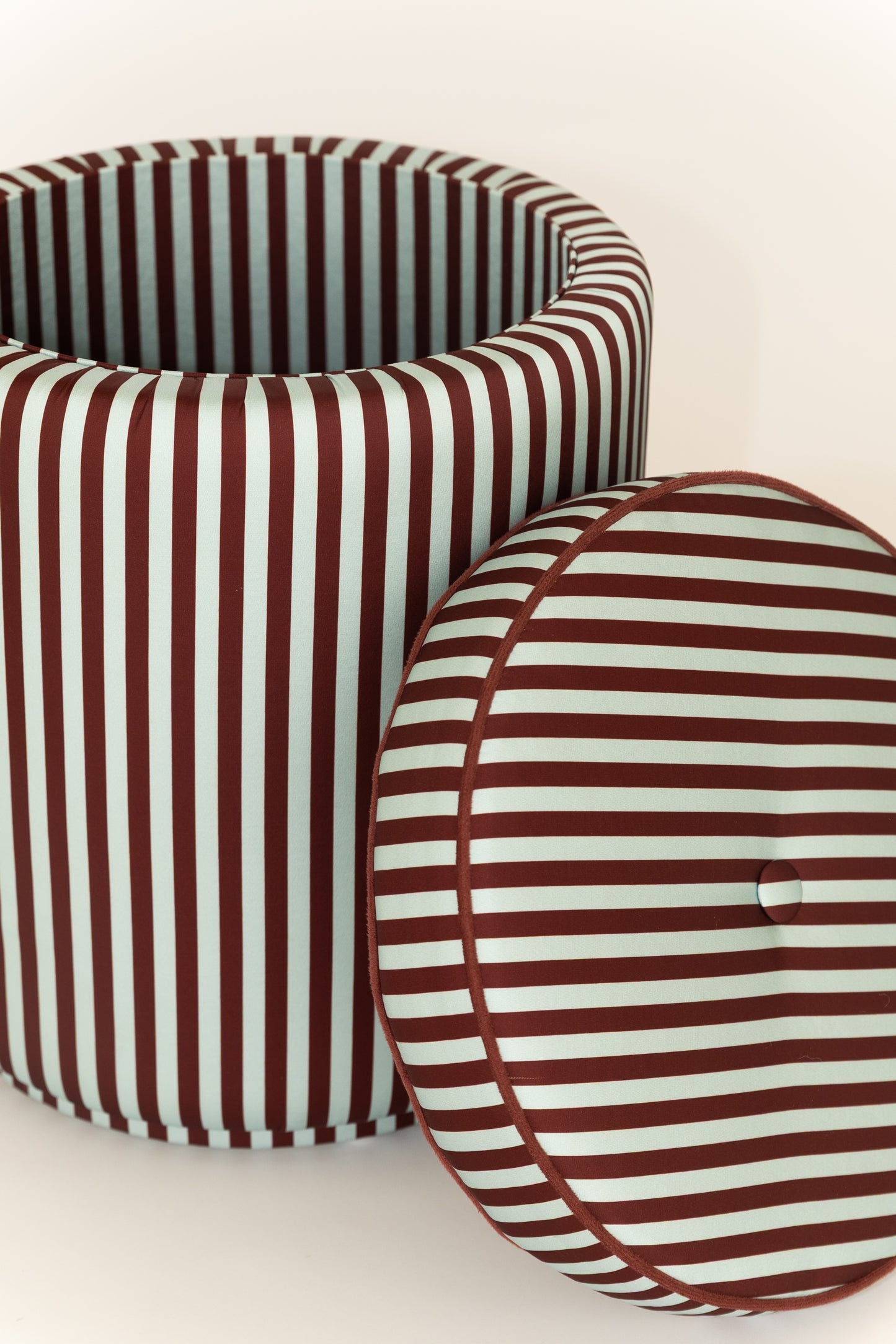 Pouf Listrado Gelo & Café