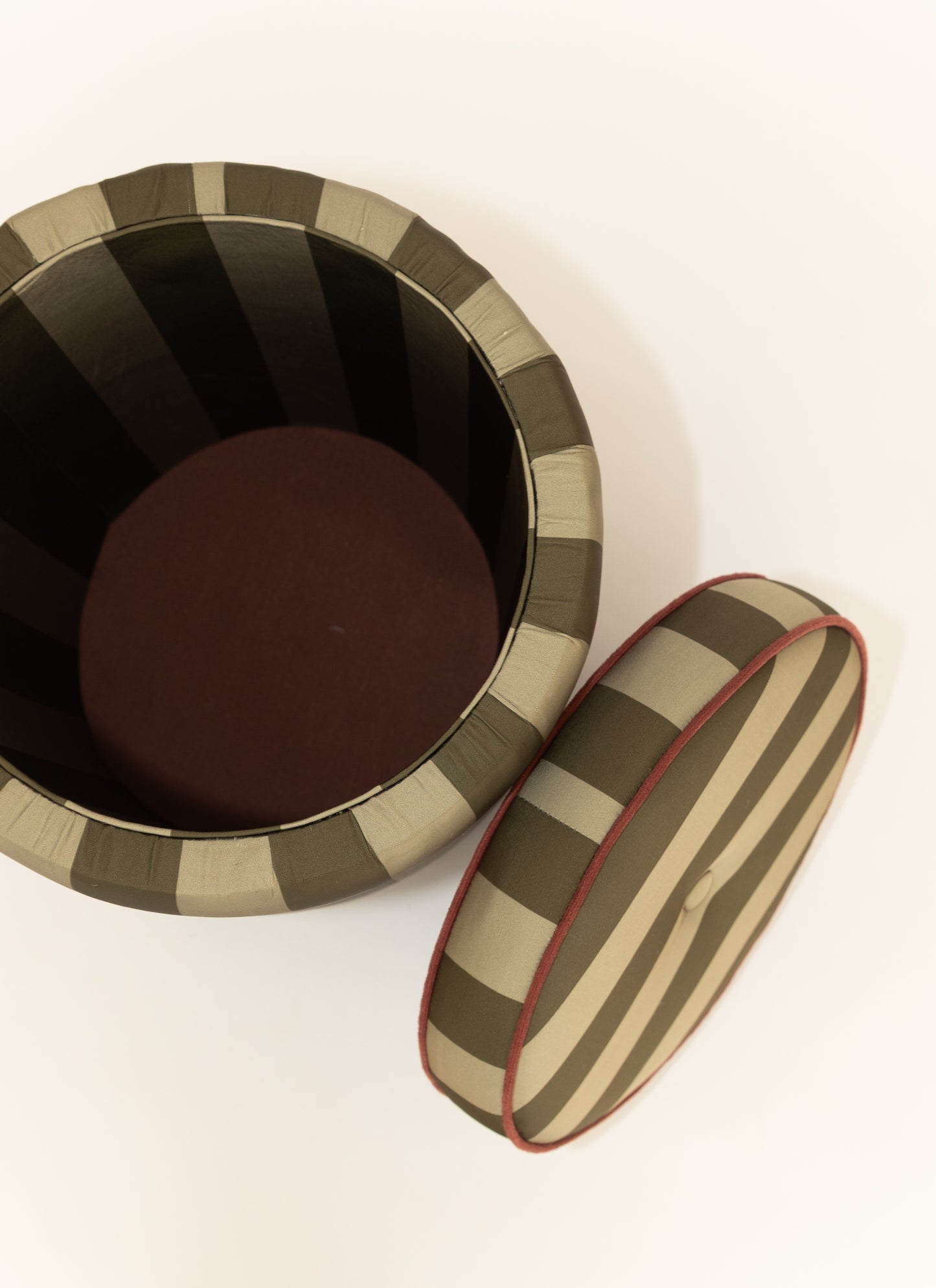 Pouf Baú Listrado Sálvia & Militar